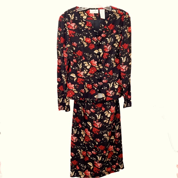 Liz Claiborne Dresses & Skirts - LIZ CLAIBORNE Vintage Skirt Set Black w Flowers Button Top Straight Skirt Size 8